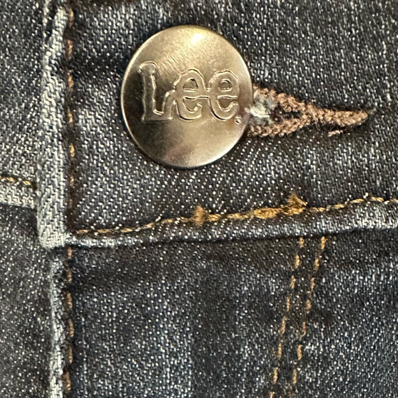 Women’s Lee Relaxed Fit Straight Leg Mid Rise Jeans, Size 8 Medium. - Picture 5 of 15